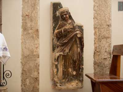 ...e Santa Caterina d�Alessandria, le quali probabilmente decoravano in passato la facciata della chiesa